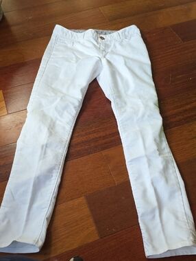 Banana Republic White Skinny Jeans Flaw